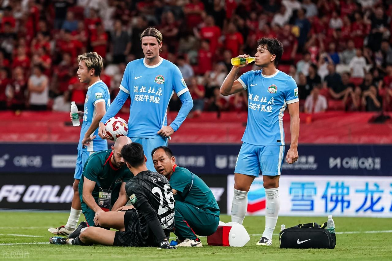 太狠了！巴塞罗那围绕足总杯强势反弹利物浦争议不断，浙江稠州围绕欧超杯外线爆发 